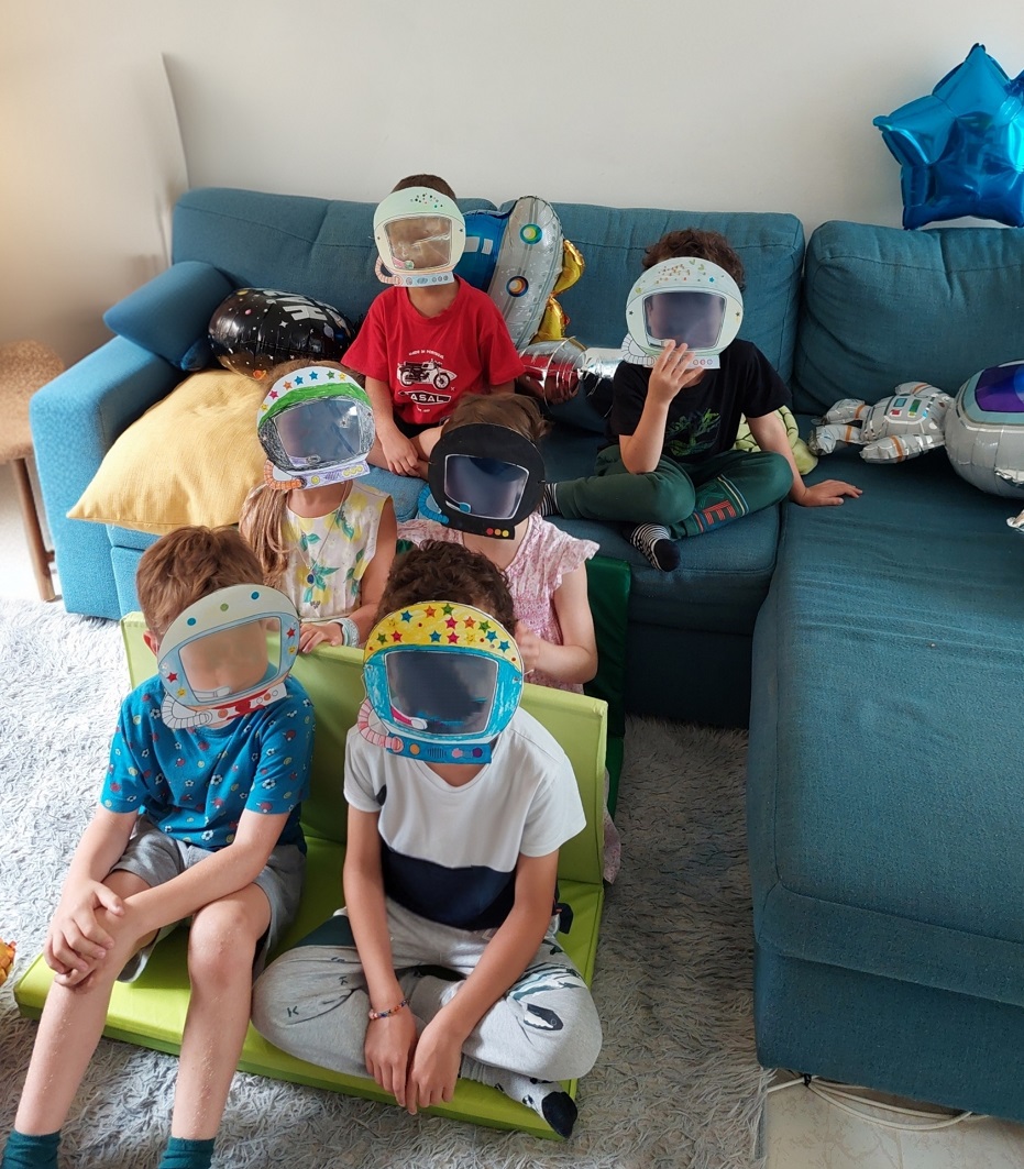 anniversaires_scenario_espace_casques_groupe