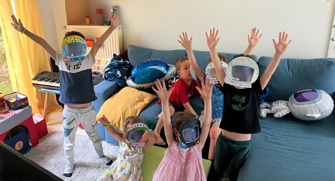 anniversaires_scenario_espace_enfants_anniversaire