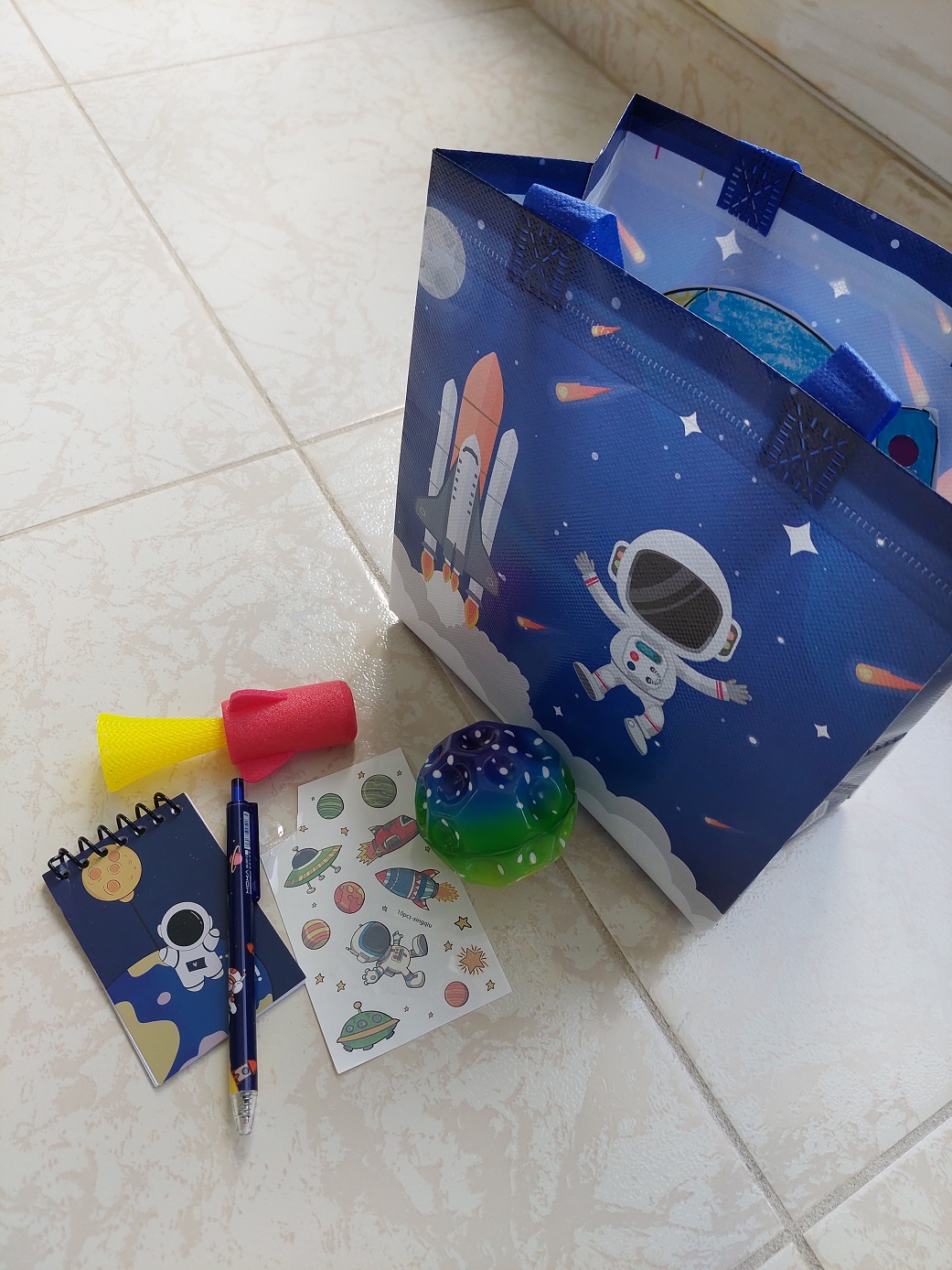 anniversaires_scenario_espace_saccadeaux