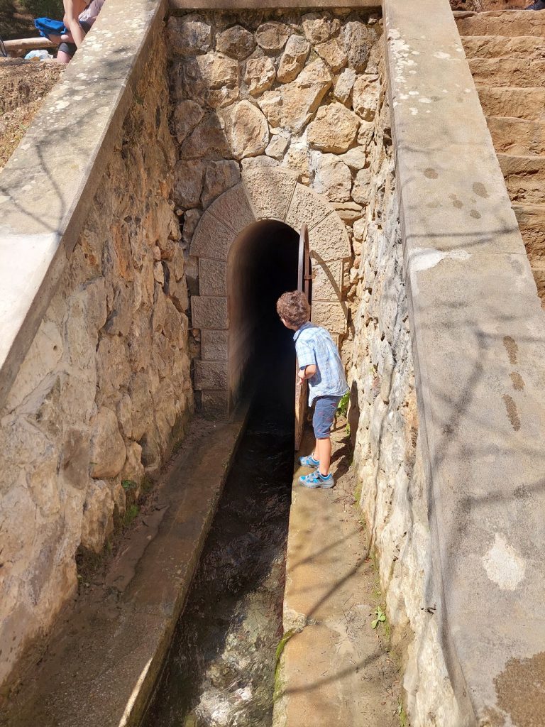 rhodes_7sources_tunnel