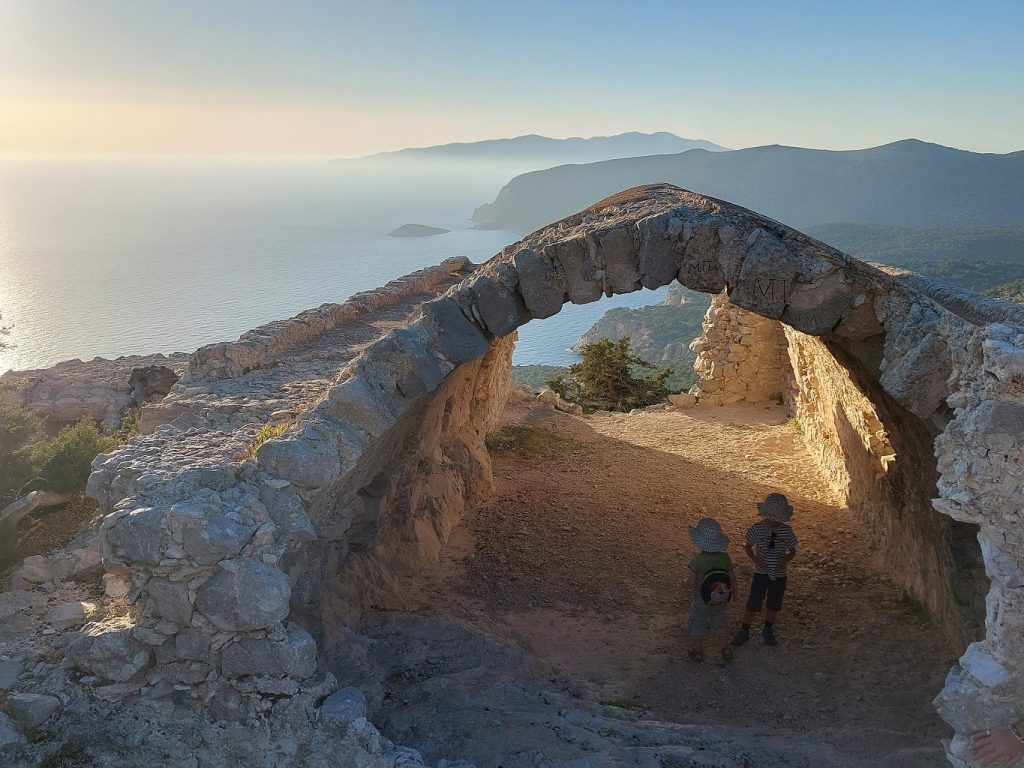 rhodes_rhodes_monolithis_citerne2